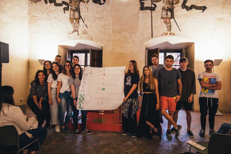 Laboratorio de ideas en el Museo Casa de los tiros Grupo de estudiantes de diseño presentando sus propuestas