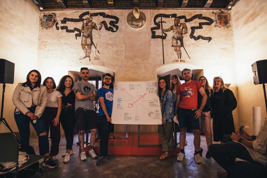 Laboratorio de ideas en el Museo Casa de los tiros Alumnos de diseño exponiendo su propuesta
