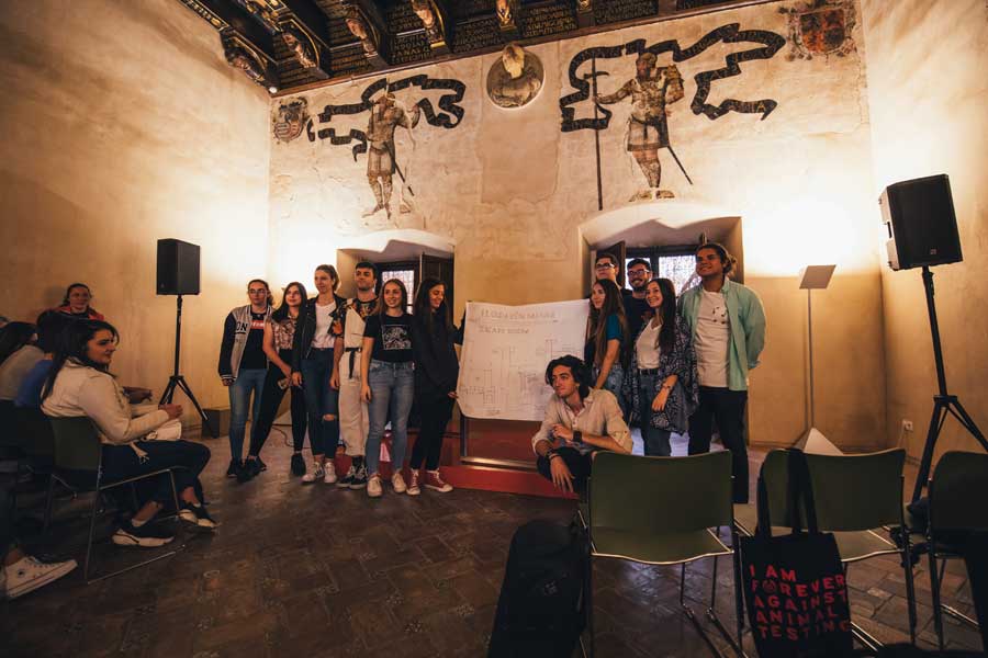 Laboratorio de ideas en el Museo Casa de los tiros Alumnos de diseño exponiendo sus propuestas