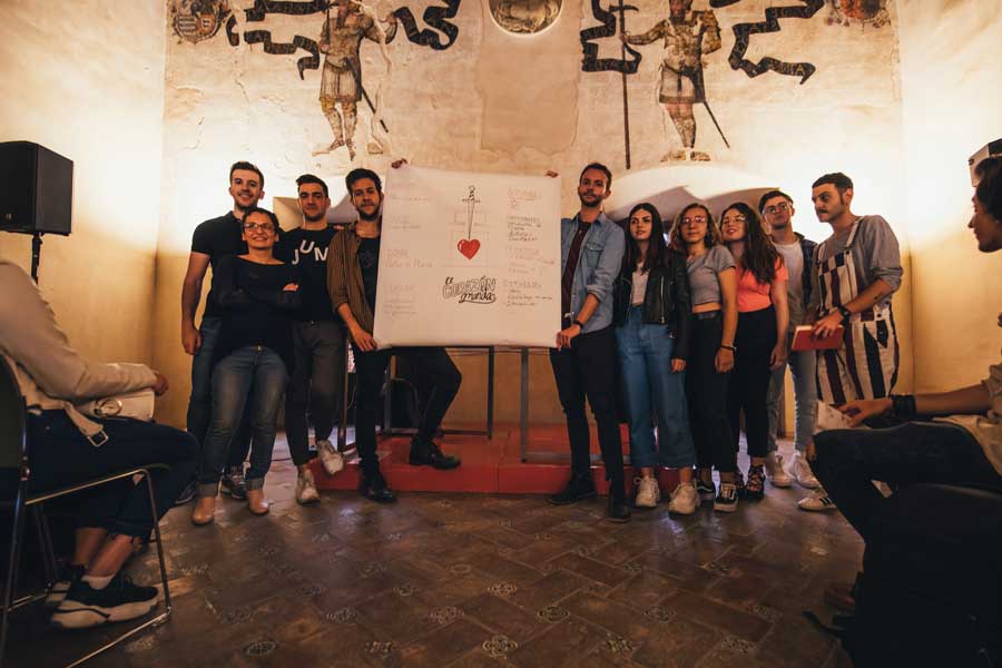 Laboratorio de ideas en el Museo Casa de los tiros Alumnos de diseño exponiendo sus propuestas
